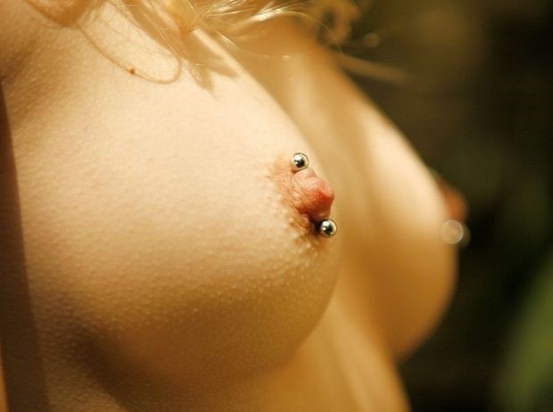Пирсинг на сосках гламурной сучки 16 фото эротики
