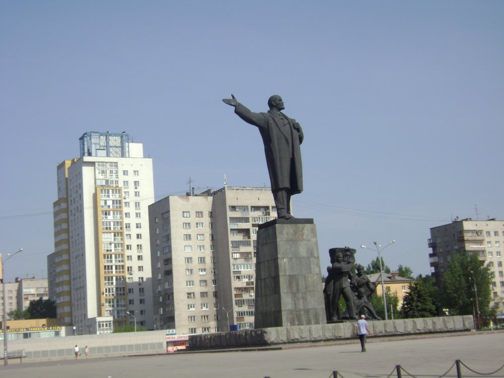 Ленина нижний новгород. Памятник Ленину в Нижнем Новгороде. Памятник на площади Ленина Нижний Новгород. Ленин площадь Ленина Нижний Новгород. Памятник Ленину на площади Ленина.