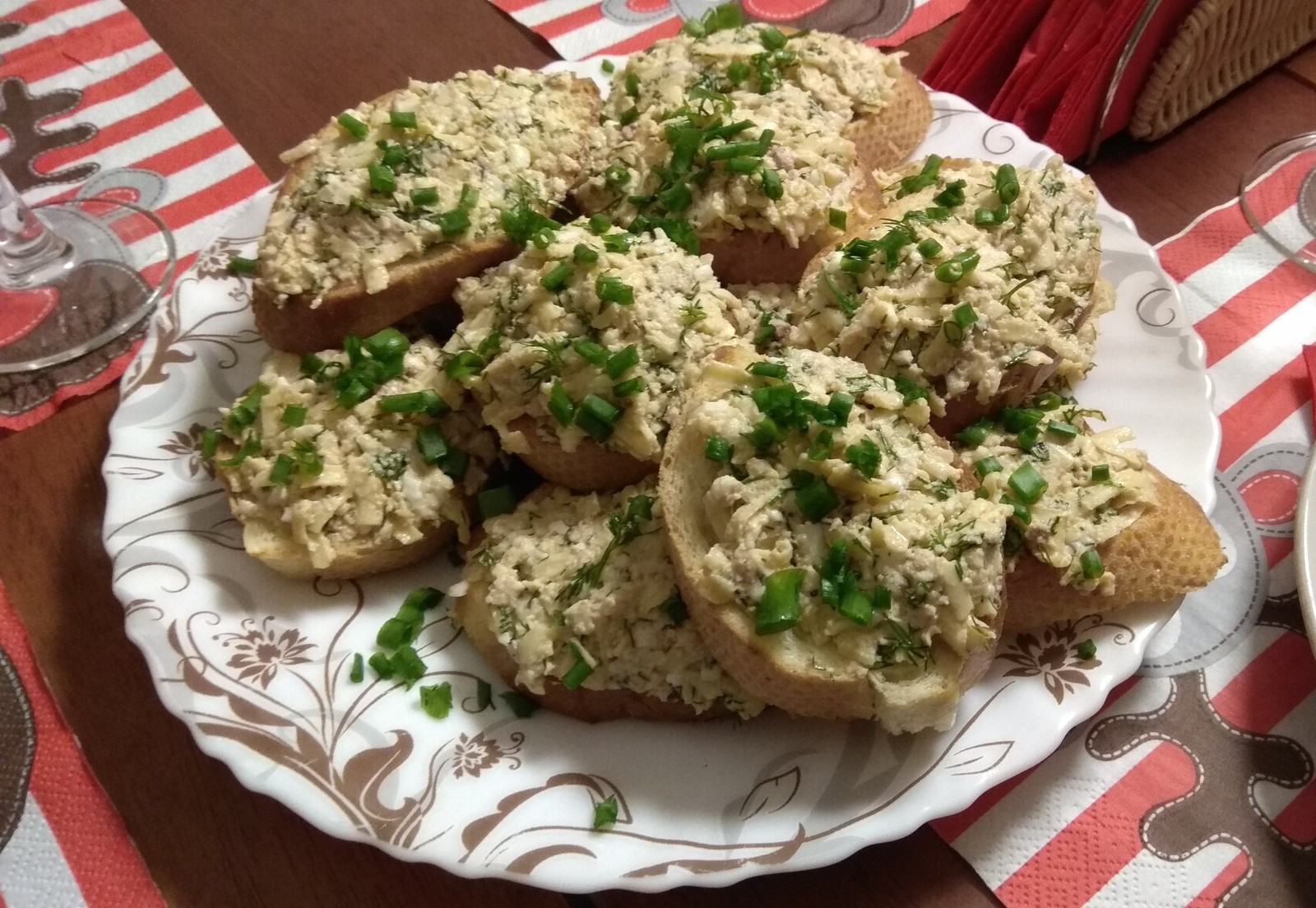 Закусочные бутерброды с печенью трески и сыром | Пикабу