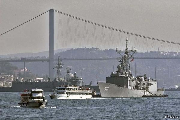 Фрегат ВМС США сел на мель в Черном море