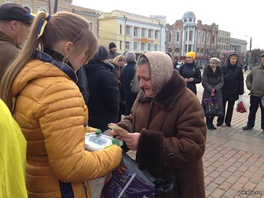 Слезы майдана. Украинский пенсионер на Майдане.