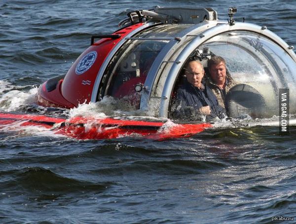 Не уверен, это злодей из фильмов про бонда или президент России.