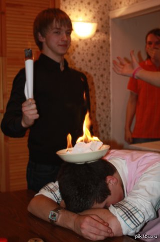 Сгорел в клубе. Легкое издевательство над другом.