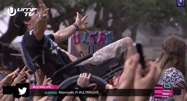 Парень зажигает