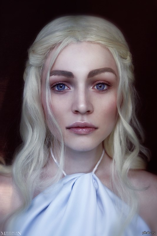 Прекрасный косплей на дайнерис,