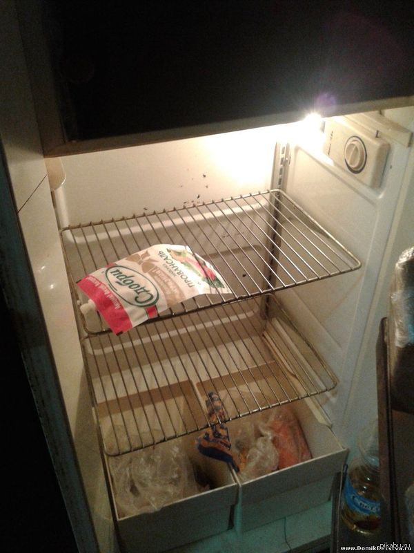 Мой брат студент, и это его холодильник