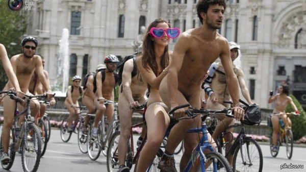A festival of naked cyclists is held in the Belgian capital Brussels :) Am I the only one who thinks that Europe is morally degrading? - NSFW, Europe, The festival, Cyclist