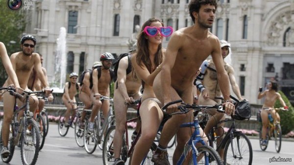 A festival of naked cyclists is held in the Belgian capital Brussels :) Am I the only one who thinks that Europe is morally degrading? - Cyclist, The festival, Europe, NSFW