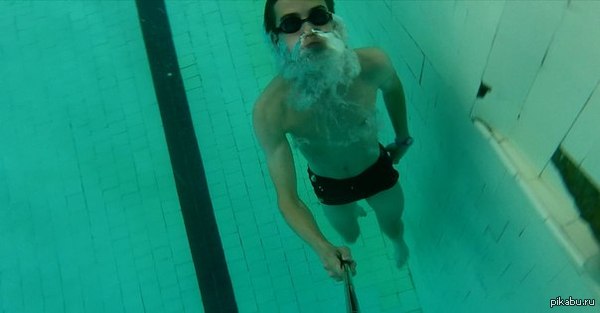 Когда я плавал - я становился бородатым мужиком!