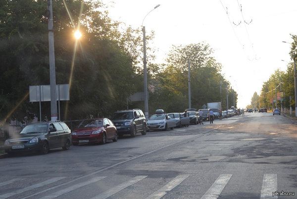 Очередь в Керчи на переправу достигла 9 км и увеличивается.