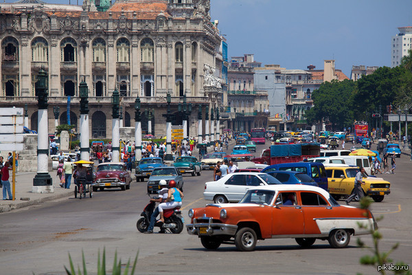 Куба время работы. Куба город Гавана. Куба машины. Машины на Кубе. Гавана Куба авто.