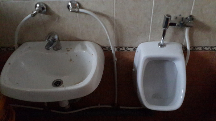 A very difficult choice. - My, Toilet humor, , , Urination