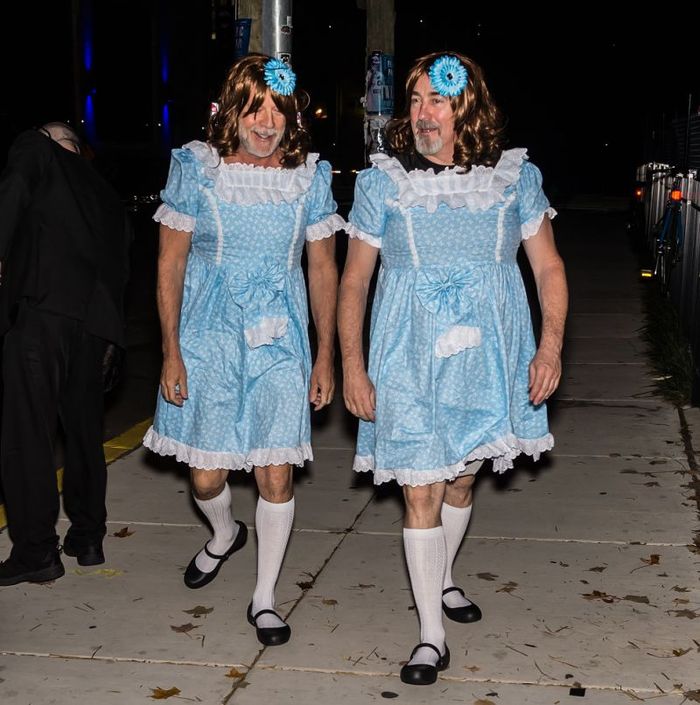 Bruce Willis and his buddy are like The Shining twins, maybe more quirky than the originals - Halloween, Bruce willis