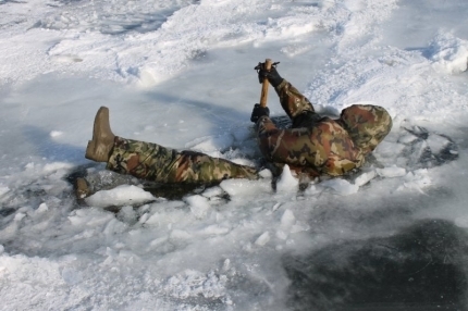 A drowning fisherman was rescued from the lake - My, Kurgan region, The rescue, Fishermen, Lake, Drowning, Ministry of Emergency Situations, Ice, Fell under the ice