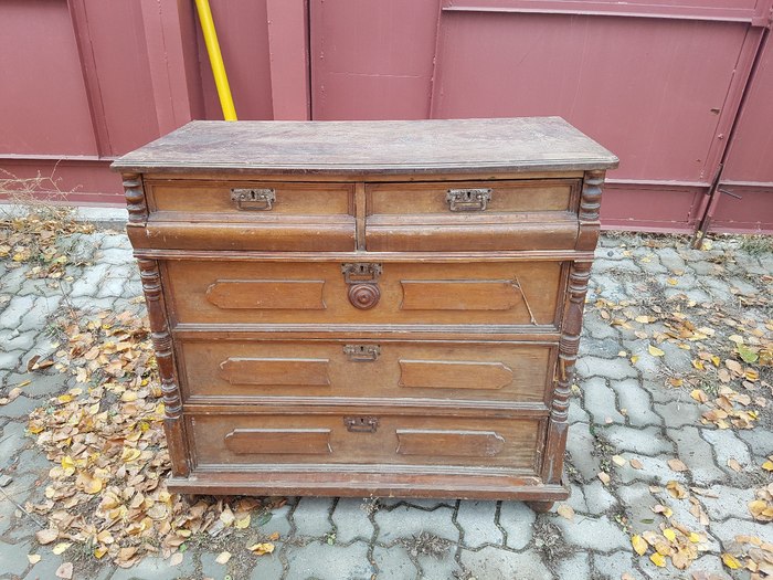 Peekaboo, tell me the approximate age of the old chest of drawers! - My, Dresser, Furniture, Antiques, Buffet