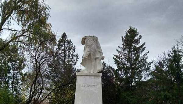 The Russian Embassy in Moldova condemned the desecration of the monument to Pushkin - Politics, Moldova, Russophobia, Pushkin, Monument, Embassy, TASS
