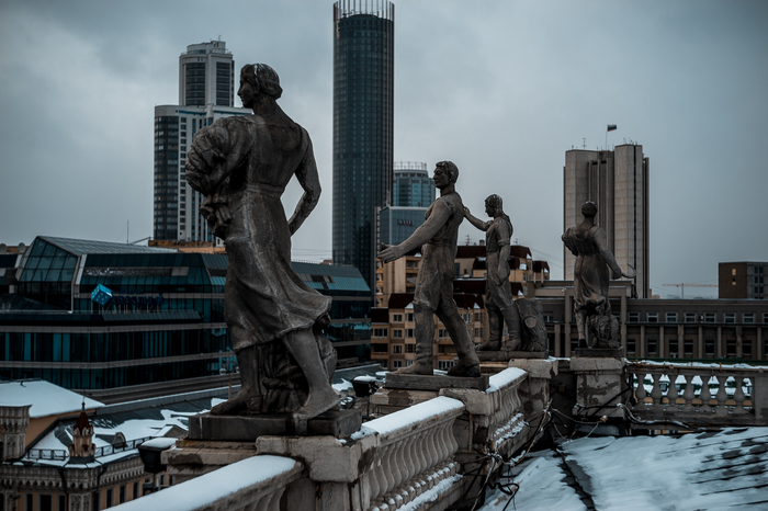 Смотрят в лучшее будущее, или призраки ушедшей эпохи.