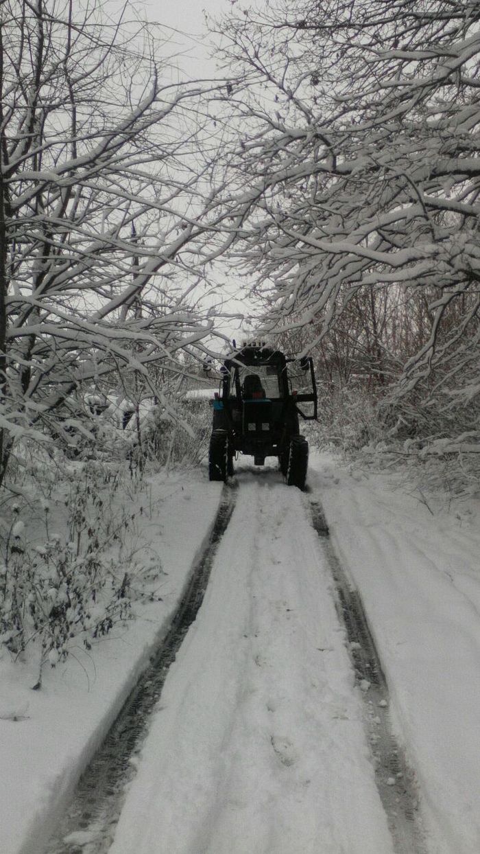 Where is the tractor driver? and Snowy friend for a friend... - The photo, Longpost, , Tractor, Snow, Winter