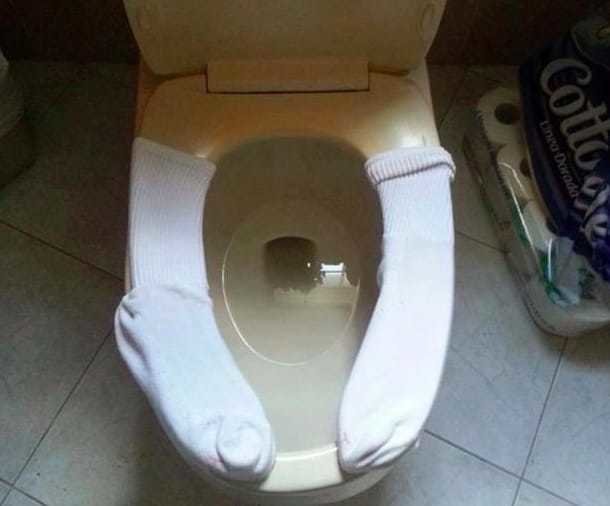 Dealing with a cold seat - Fishkinet, Toilet, The winter is coming