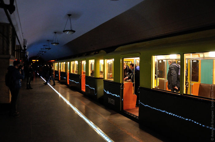 Путешествие по ночному метро на старинном поезде метро, московское метро, экскурсия, поезд, ночь, видео, длиннопост