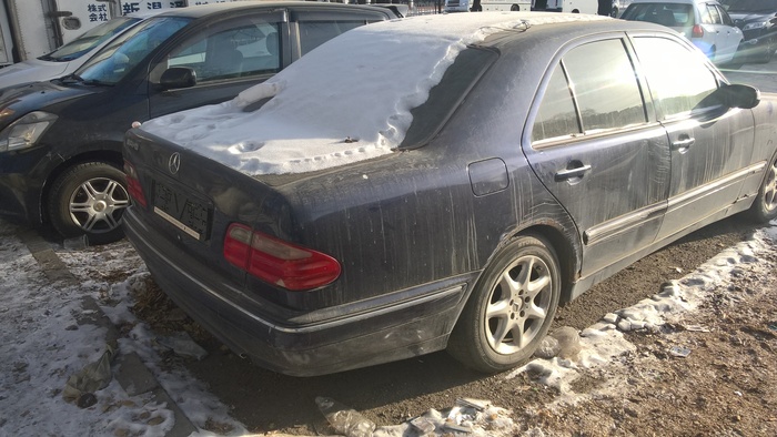 Perhaps someone's stolen Mercedes has been standing without numbers for more than a month. - My, Mercedes-Amg, , Sump, Blagoveshchensk, Longpost