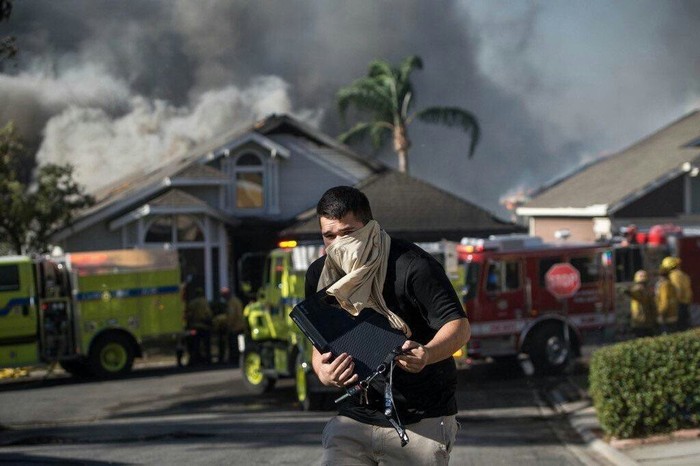 A California man saved his Xbox from a wildfire. - Xbox, Fire, Scream, Expensive, Honestly stolen