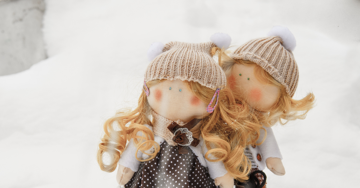 Winter doll. Зимние куколки мам. Приветики зимние куклы. Фон для куклы зима. Картинки куклы зимние.