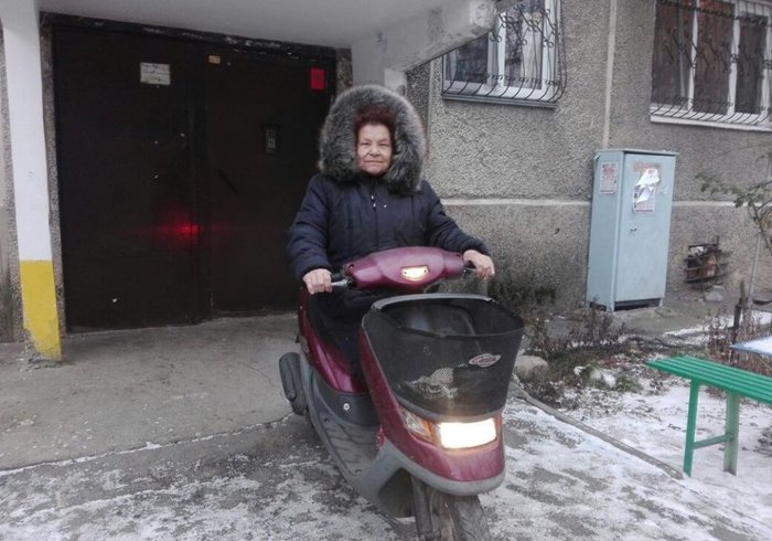 A stern Almaty grandmother who, at the age of 73, “drives” a moped - Grandmother, Youth, Moped, Almaty, Kazakhstan, Longpost