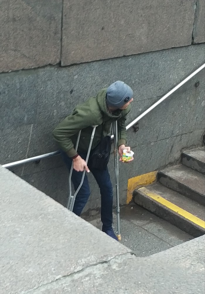 A beggar in the passage of metro Moskovskaya. - My, Beggars, Fraud, Saint Petersburg, Metro SPB