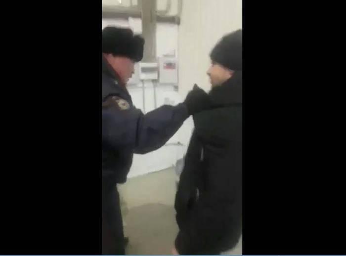 A video is circulating showing a man being harassed by a police officer - Yakutia, , Precinct, Police, Police chaos, Video, Longpost