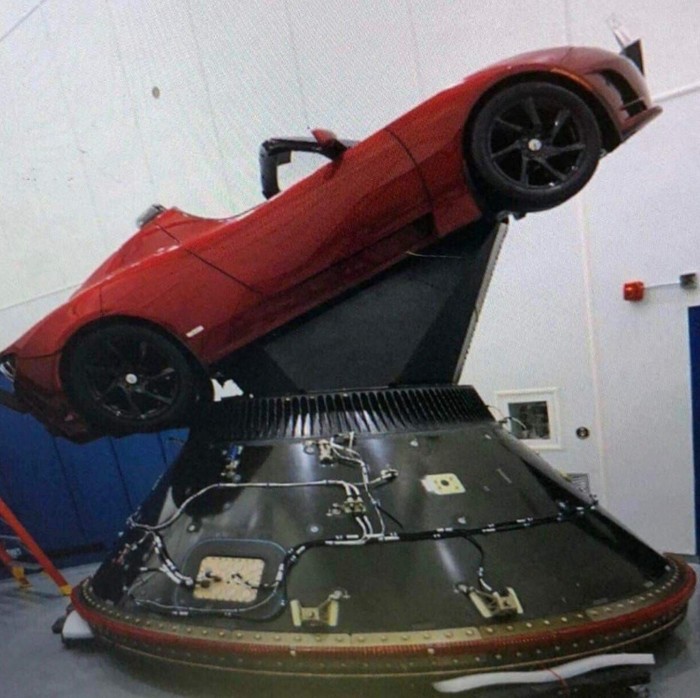 Tesla   . Falcon Heavy,  , Falcon 9, , -, Tesla, Tesla Motors, Tesla Roadster