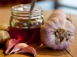 Honey with garlic - the benefits and harms of colds - Honey, Garlic, Cold, Useful, Vitamins, The medicine, Health, , Longpost