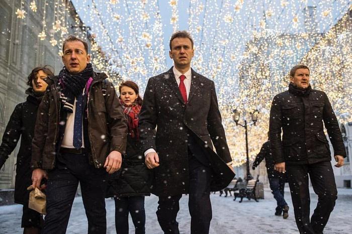 An epic photo with Navalny quickly grew into fotozhaby - Alexey Navalny, Vladimir Putin, Photoshop master, Longpost, Memes, Politicians