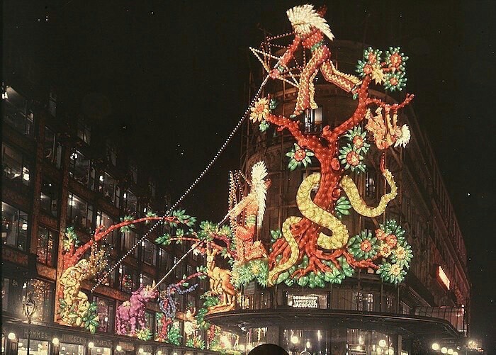 Christmas shop windows from the 1930s in Paris. - Paris, Signboard, Longpost