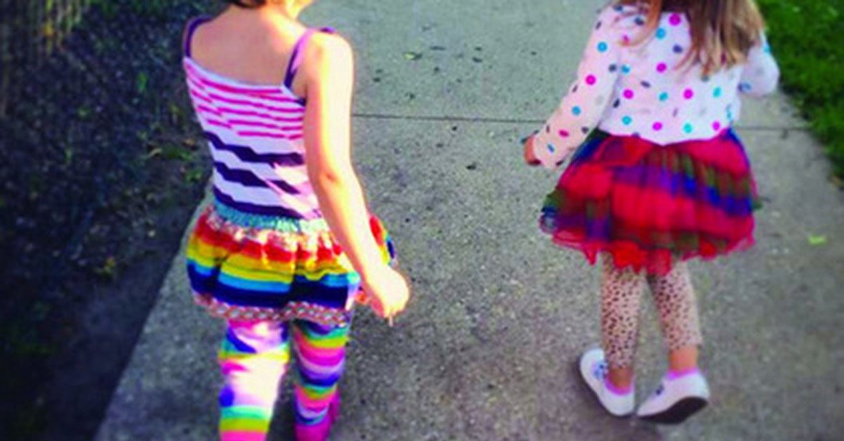 Юные трансгендеры. Девочка с маленьким членом. Ребенок трансвисвистит. Одежда для детей трансгендеров.