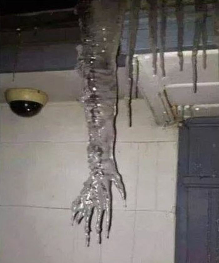 So cold that even a ghost froze))) - The photo, Not mine, Icicles, Humor