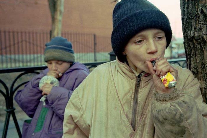 Unique photos - happy children in the 90s sniffing yogurt from Yegor Gaidar. - 90th, Children, , Politics, Twitter, Voice of Mordor, , Maxim Katz