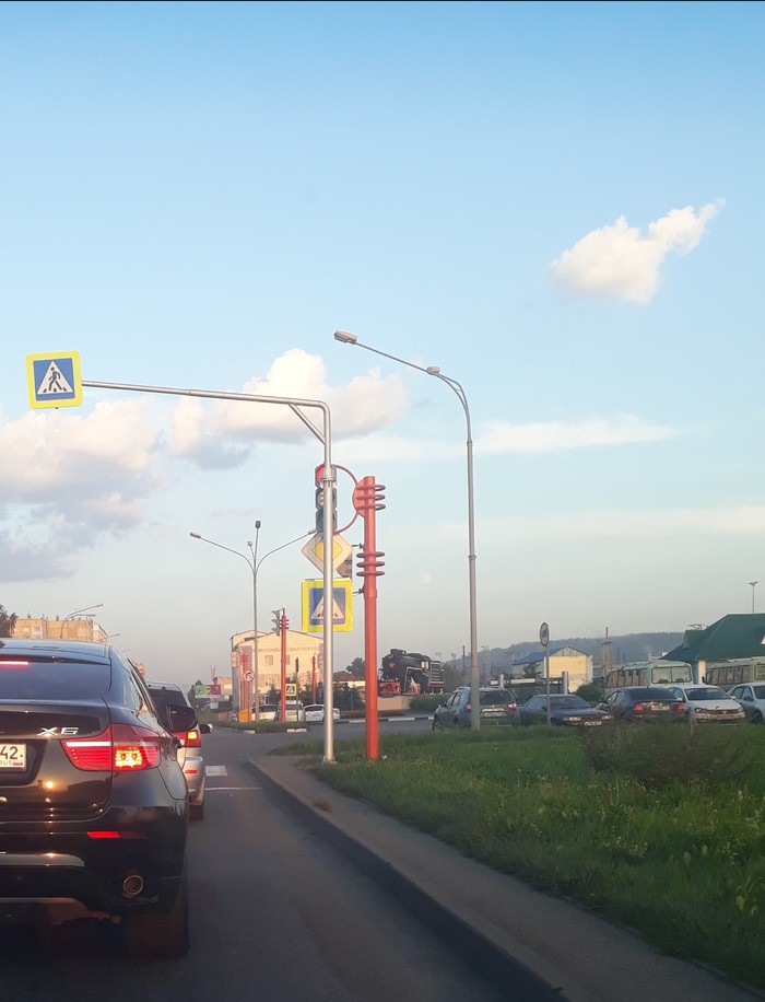 Светофор спрятался...
