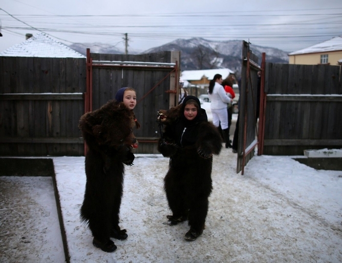 Traditional parade in bearskins of the inhabitants of the Romanian town of Comanesti - Girls, Brown bears, Parade, Romania, Longpost