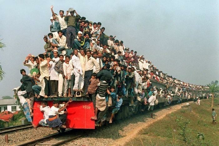 Индийские железные дороги. Поезд задерживается из-за перегруза. | Пикабу