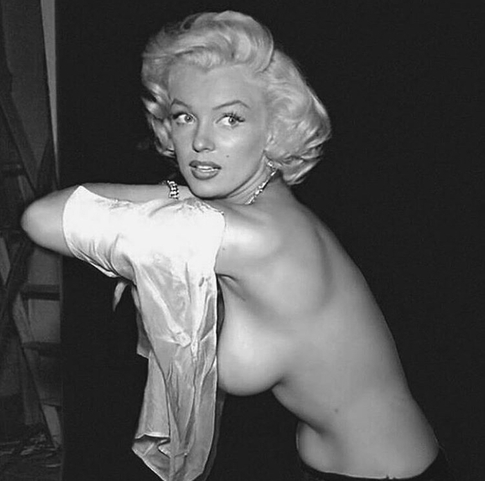 Monroe - NSFW, Marilyn Monroe, Dressing up, Female, beauty, Splendor, Blonde, Gracefulness, Beautiful girl, Women