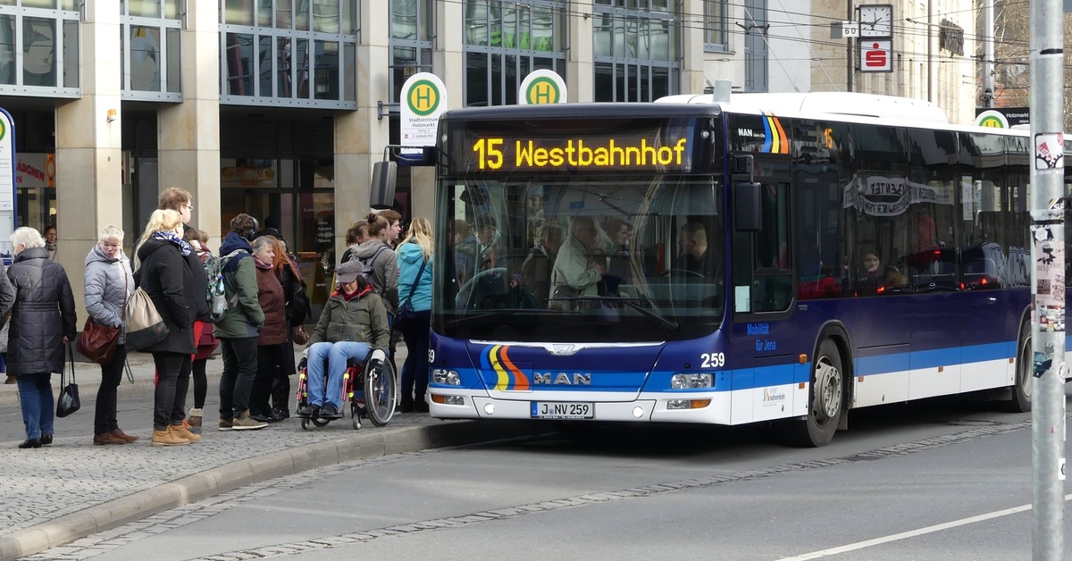 Общественный транспорт 28. Общественный транспорт в Германии. Автобусы в Германии. Городской транспорт Германии. Общественный транспорт на немецком.