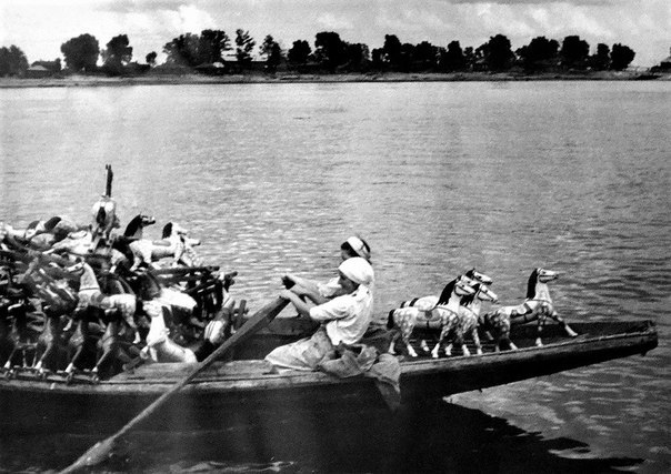 Transportation of a Dymkovo toy through Vyatka, 1950-1960 - Vyatka, Dymkovo toy, Vyatka River, River, A boat