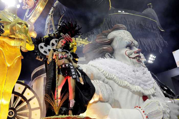 A little carnival in your feed - Carnival, It, Girls, Brazil, Costume, Pennywise, Rio de Janeiro