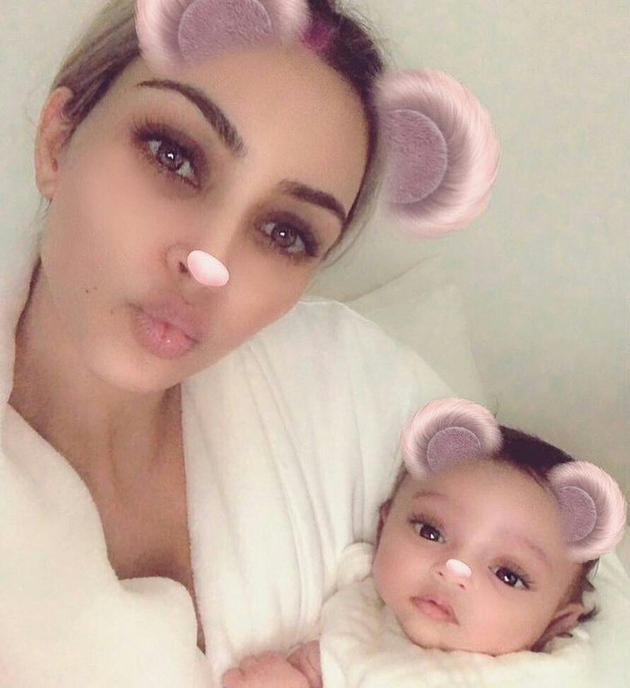 Kim Kardashian posts first photo of her daughter - Kim Kardashian, Instagrammers