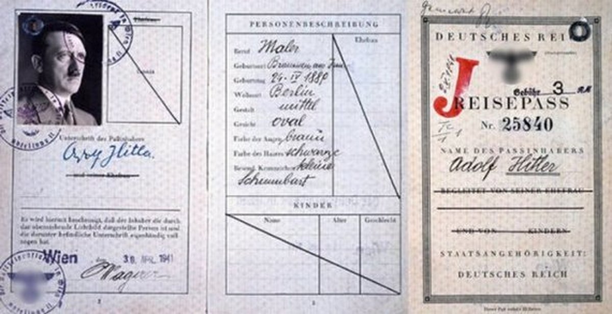 Мировой документ. Паспорт Адольфа Гитлера. Документы Гитлера. Поддельные немецкие паспорта. Немецкий паспорт 1941 года.