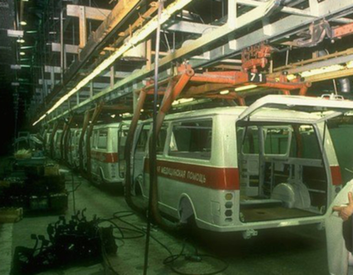 На конвейере Рижской автомобильной фабрики Раф-2203, Автозавод, Сделано в СССР, Длиннопост