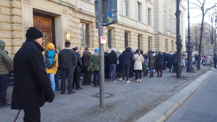 Очередь на выборы президента РФ в Берлине. - Моё, Политика, Берлин, Выборы