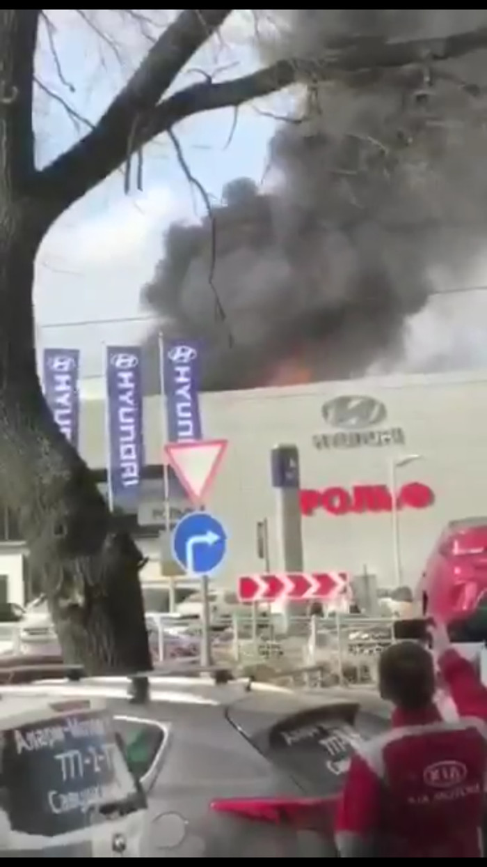 Hyundai salon on fire in St. Petersburg on Savushkina - Fire, car showroom, , Longpost, Car dealer Rolf