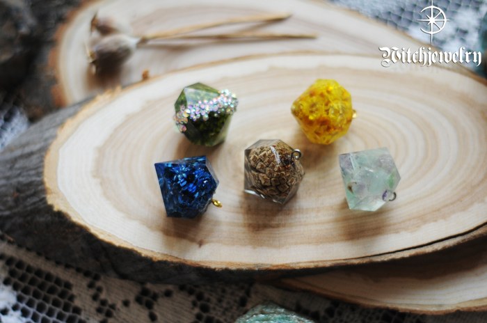 Large crystals with flowers, stones and a cone - My, Pendant, Bijouterie, With your own hands, Needlework, Needlework without process, Epoxy resin, Longpost, The photo